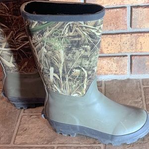 Magellan Camo rain boots size 2 boys